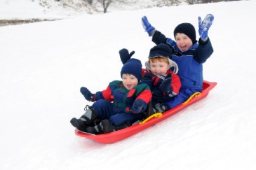 Kids_Sledding_3745963_H
